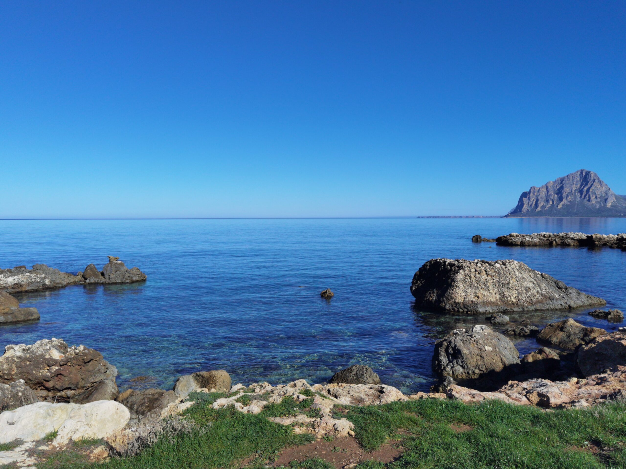 Porticciolo di Bonagia con vista sul Monte Cofano